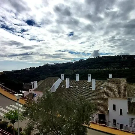 Apartment Lets In The Sun Nueva *